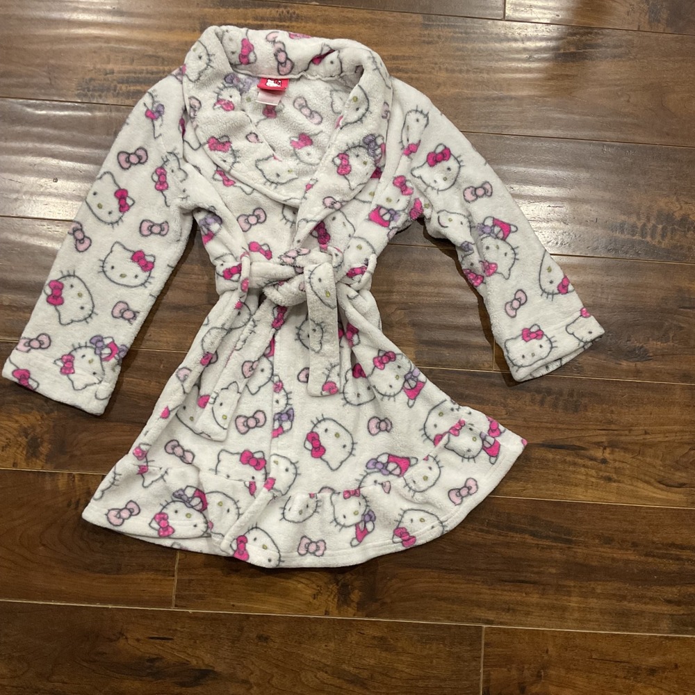 Hello Kitty Sanrio Kids White Pink Plush Fleece Bathrobe Size M 7/8 HK166523HK
